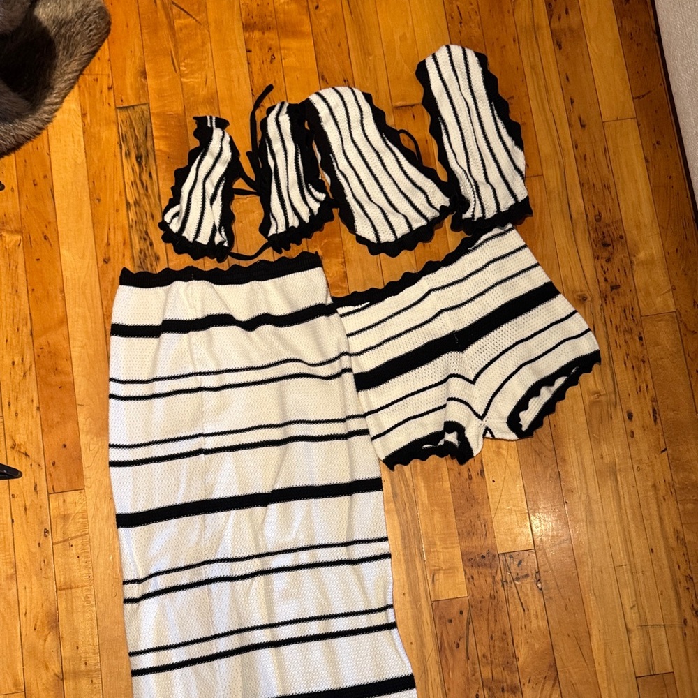 Commense Monochrome Striped Knit Set